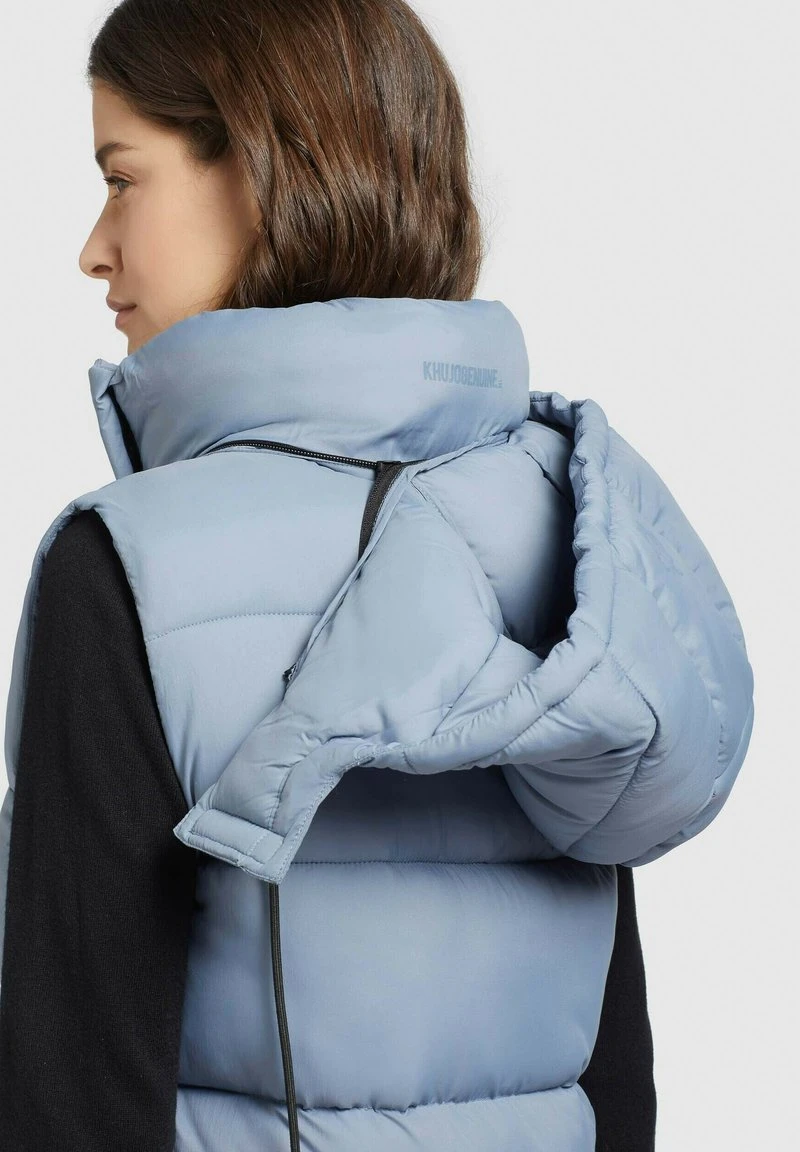 EDEN MATT - Weste - hellblau Khujo EDEN MATT - Weste - Hellblau -Khujo d6dd8ff6fb9d43b9b2aa81d4ea8fe184