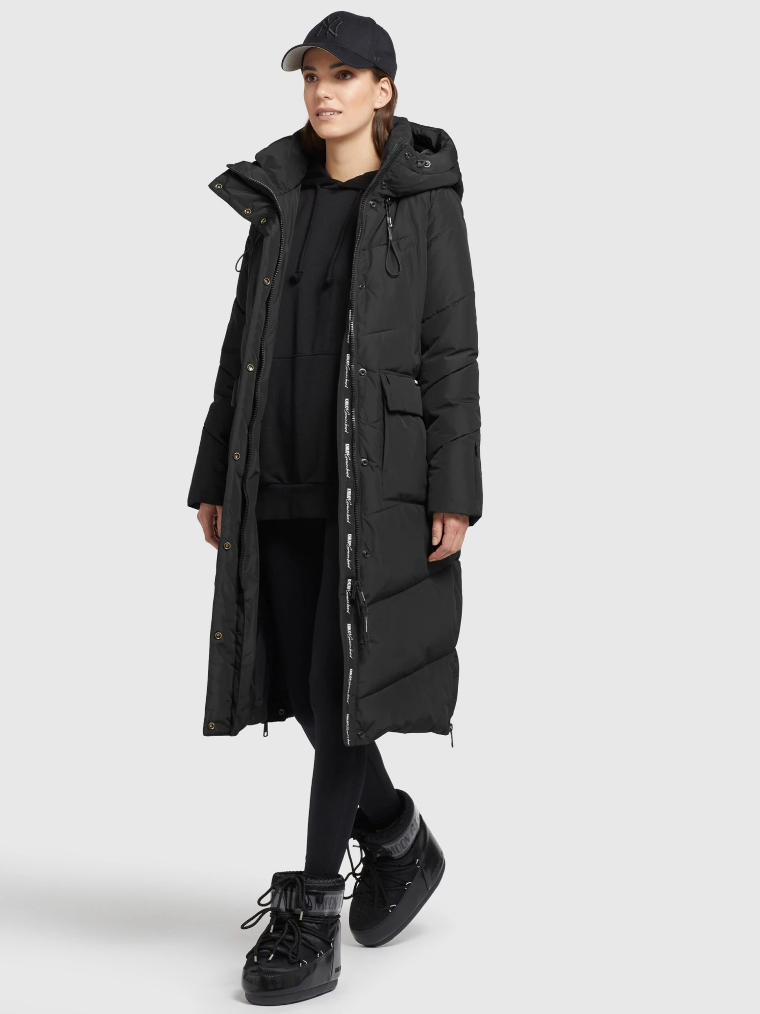 Mantel ELVITA in Schwarz Khujo Mantel ELVITA In Schwarz -Khujo khujo mantel elvita in schwarz 5 scaled